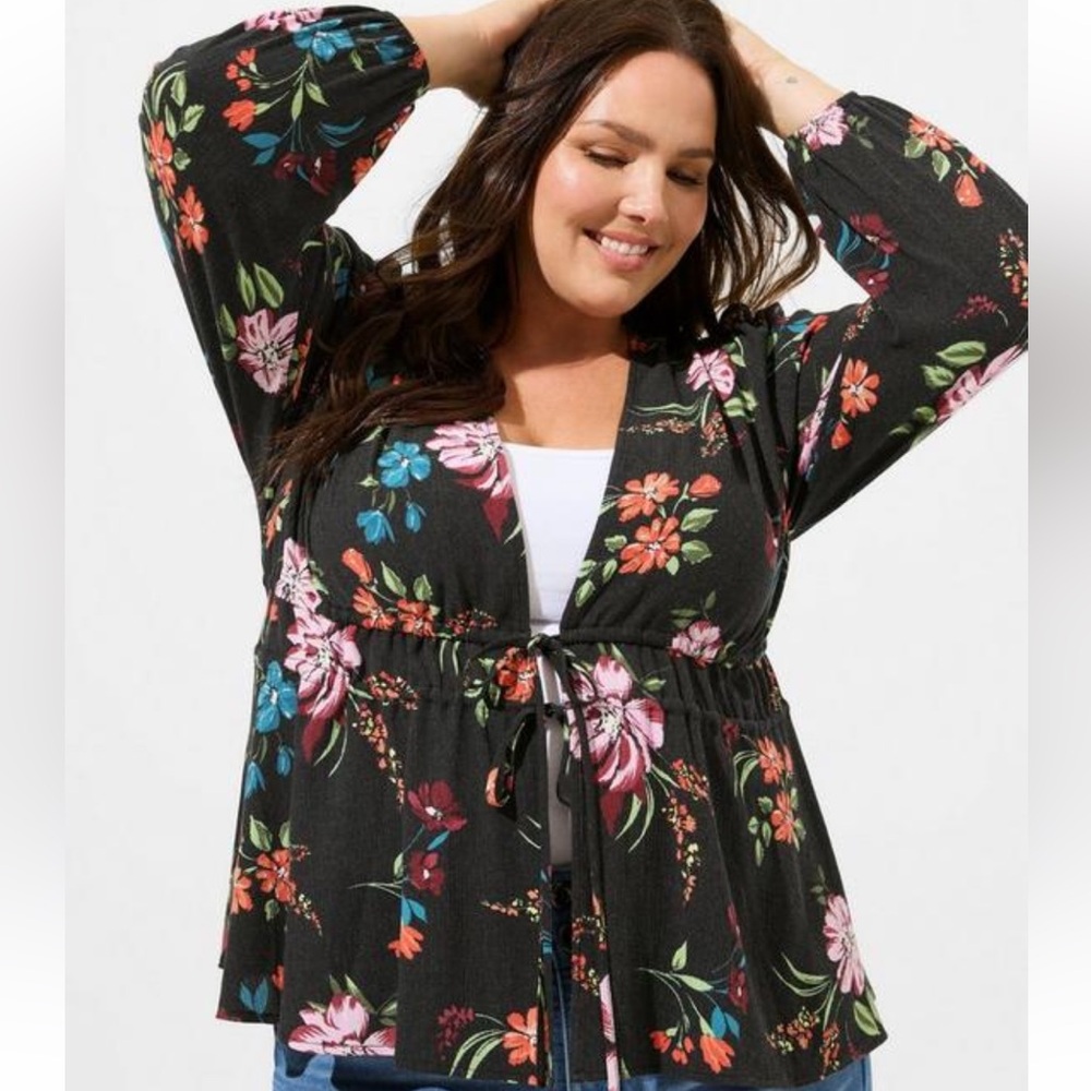 Torrid 3x tie front top, black floral, BNWT